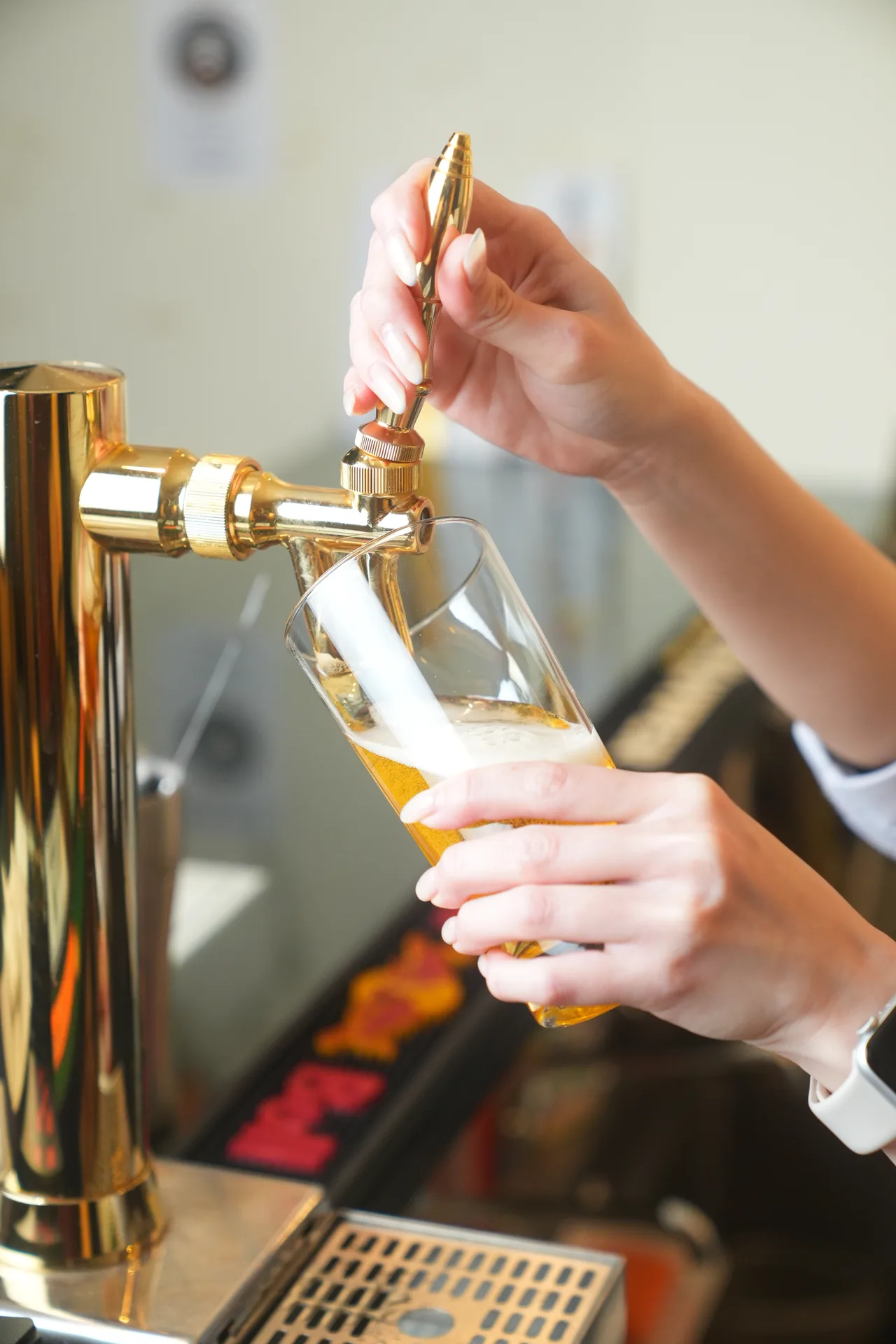 店内ドリンク用ゴールドのビールサーバー